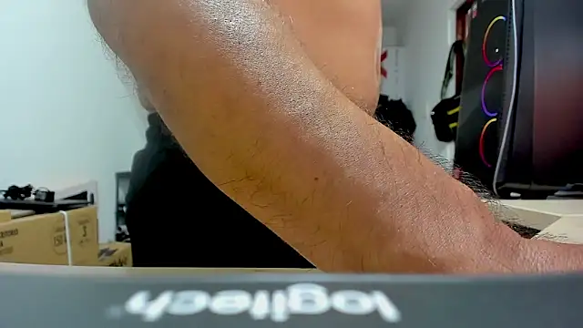 Snapshot of Jhonatan_Morales_S chatting on October 17, 2025, 4:16 am Jhonatan Morales S online show from October 17, 2025, 4:16 am