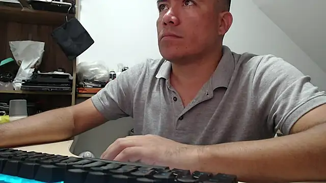 Snapshot of Jhonatan_Morales_S chatting on November 11, 2025, 1:06 pm Jhonatan Morales S online show from November 11, 2025, 1:06 pm