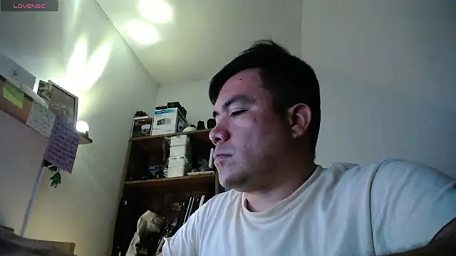 Snapshot of Jhonatan_Morales_S chatting on May 21, 2026, 9:23 pm Jhonatan Morales S online show from May 21, 2026, 9:23 pm