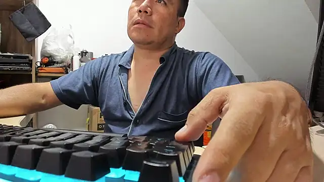 Snapshot of Jhonatan_Morales_S chatting on November 21, 2025, 4:00 am Jhonatan Morales S online show from November 21, 2025, 4:00 am