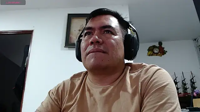 Snapshot of Jhonatan_Morales_S chatting on March 5, 2026, 4:20 am Jhonatan Morales S online show from March 5, 2026, 4:20 am