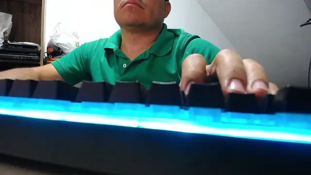 Snapshot of Jhonatan_Morales_S chatting on November 23, 2025, 5:50 am Jhonatan Morales S online show from November 23, 2025, 5:50 am