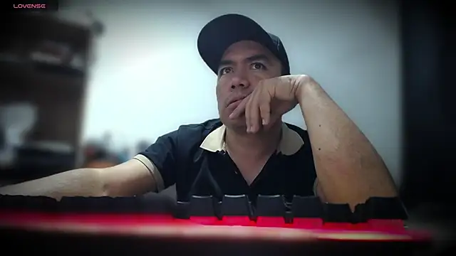 Snapshot of Jhonatan_Morales_S chatting on November 29, 2025, 3:06 am Jhonatan Morales S online show from November 29, 2025, 3:06 am