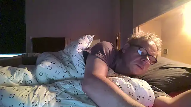 Snapshot of kinkyslet8 chatting on October 19, 2025, 7:11 am kinkyslet8 online show from October 19, 2025, 7:11 am