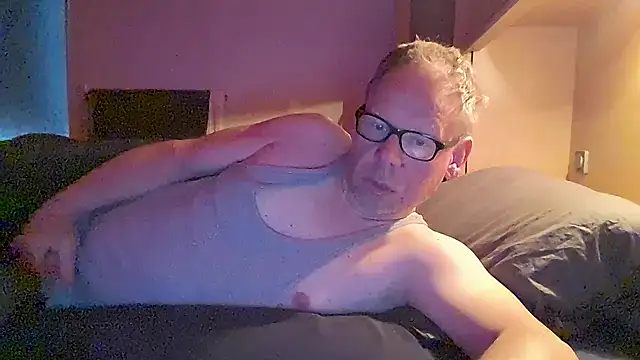 kinkyslet8 online show from May 3, 2026, 6:29 am