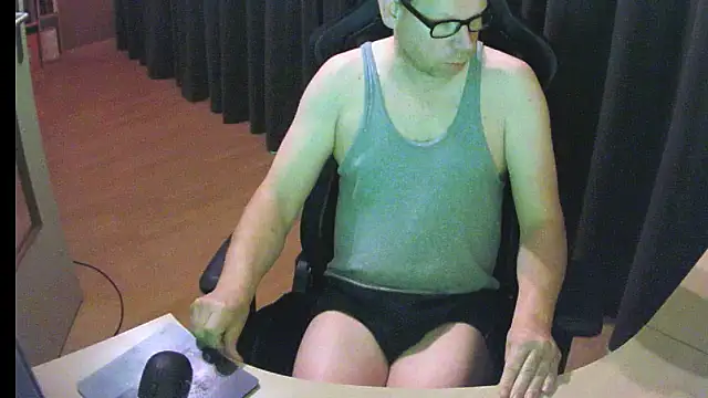 Snapshot of kinkyslet8 chatting on December 4, 2025, 9:19 am kinkyslet8 online show from December 4, 2025, 9:19 am