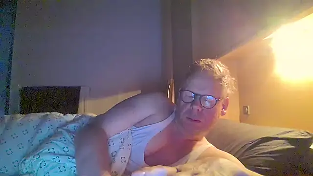 Snapshot of kinkyslet8 chatting on November 22, 2025, 8:35 am kinkyslet8 online show from November 22, 2025, 8:35 am