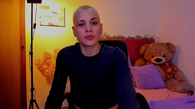 Snapshot of Charlee_pink chatting on April 2, 2026, 5:25 am Charlee pink online show from April 2, 2026, 5:25 am