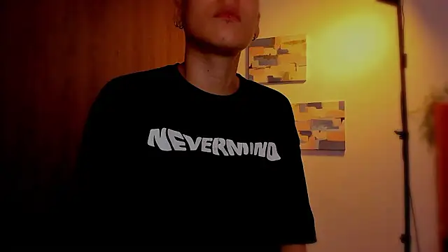 Snapshot of Charlee_pink chatting on March 11, 2026, 8:03 pm Charlee pink online show from March 11, 2026, 8:03 pm