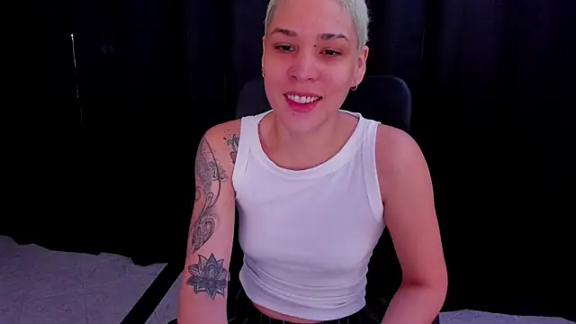 Snapshot of Charlee_pink chatting on September 13, 2025, 5:57 pm Charlee pink online show from September 13, 2025, 5:57 pm