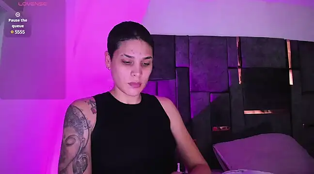 Snapshot of Charlee_pink chatting on February 13, 2025, 3:07 am Charlee pink online show from February 13, 2025, 3:07 am