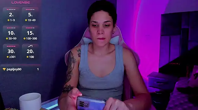 Snapshot of Charlee_pink chatting on March 16, 2025, 11:04 pm Charlee pink online show from March 16, 2025, 11:04 pm