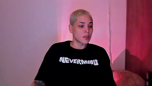 Snapshot of Charlee_pink chatting on February 1, 2026, 6:06 pm Charlee pink online show from February 1, 2026, 6:06 pm