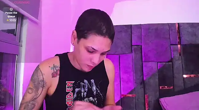 Snapshot of Charlee_pink chatting on February 13, 2025, 12:02 am Charlee pink online show from February 13, 2025, 12:02 am
