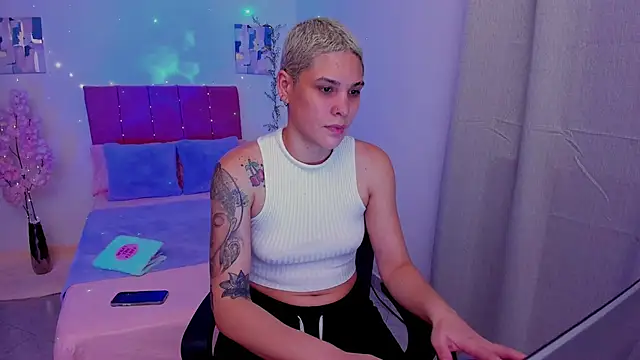 Snapshot of Charlee_pink chatting on September 22, 2025, 12:49 am Charlee pink online show from September 22, 2025, 12:49 am