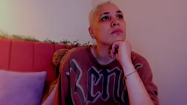 Snapshot of Charlee_pink chatting on March 6, 2026, 6:03 pm Charlee pink online show from March 6, 2026, 6:03 pm