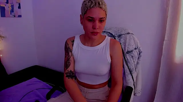 Snapshot of Charlee_pink chatting on October 5, 2025, 4:53 pm Charlee pink online show from October 5, 2025, 4:53 pm