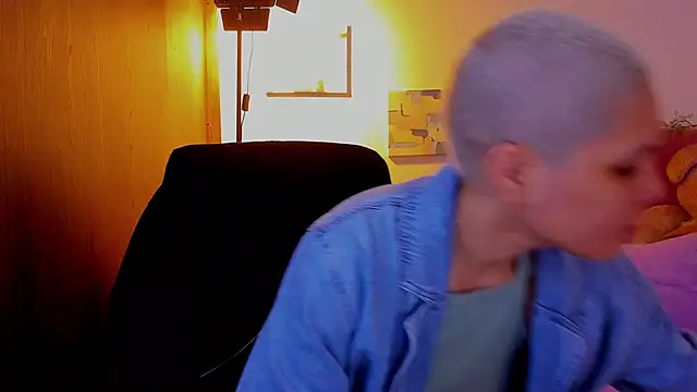 Snapshot of Charlee_pink chatting on March 31, 2026, 3:36 pm Charlee pink online show from March 31, 2026, 3:36 pm