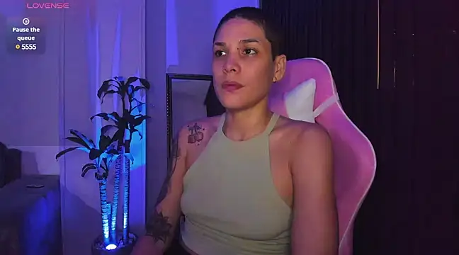Snapshot of Charlee_pink chatting on January 4, 2025, 12:37 am Charlee pink online show from January 4, 2025, 12:37 am