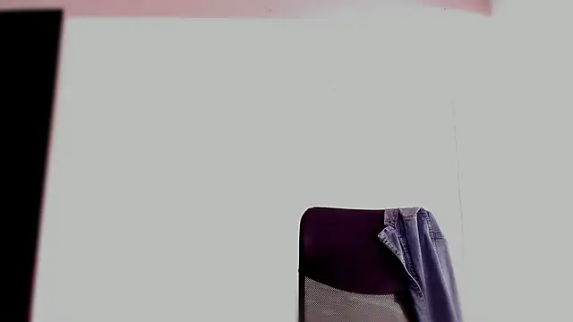 Snapshot of Charlee_pink chatting on March 13, 2026, 4:34 pm Charlee pink online show from March 13, 2026, 4:34 pm