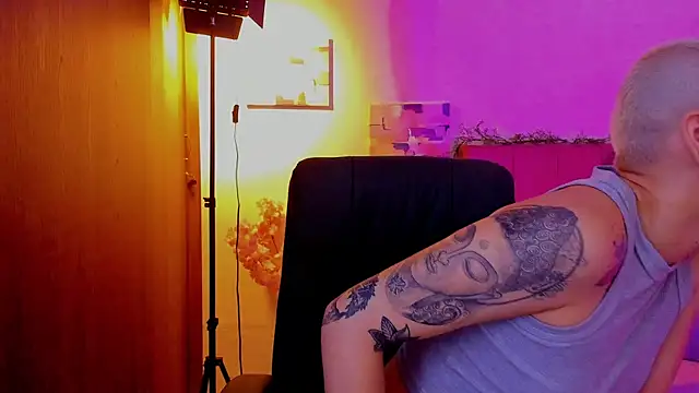 Snapshot of Charlee_pink chatting on March 29, 2026, 3:24 pm Charlee pink online show from March 29, 2026, 3:24 pm