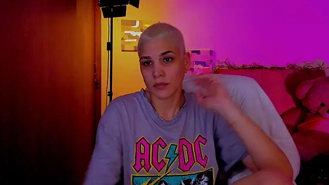 Snapshot of Charlee_pink chatting on April 8, 2026, 1:07 am Charlee pink online show from April 8, 2026, 1:07 am