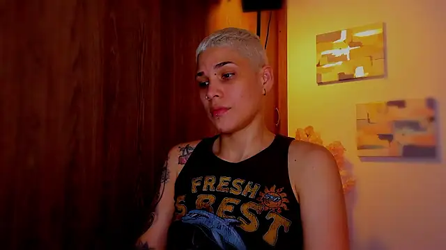 Snapshot of Charlee_pink chatting on March 8, 2026, 2:04 am Charlee pink online show from March 8, 2026, 2:04 am