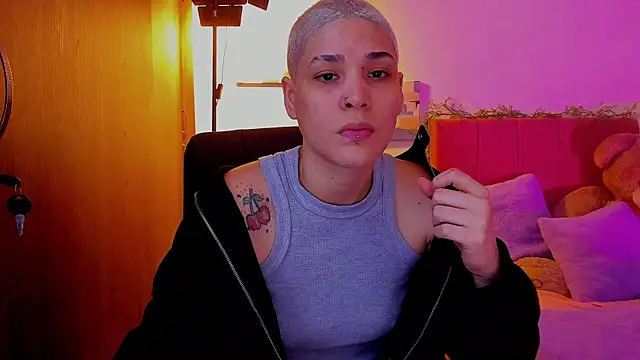 Snapshot of Charlee_pink chatting on March 30, 2026, 8:32 pm Charlee pink online show from March 30, 2026, 8:32 pm