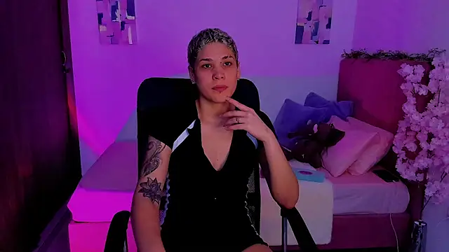 Charlee pink online show from October 27, 2025, 8:32 pm