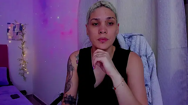 Snapshot of Charlee_pink chatting on September 29, 2025, 2:18 am Charlee pink online show from September 29, 2025, 2:18 am