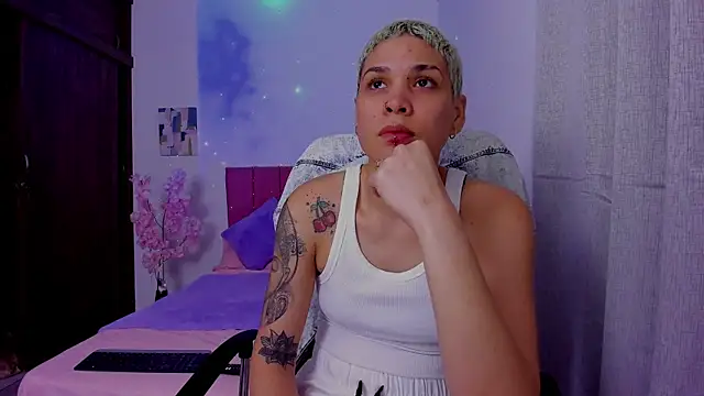 Snapshot of Charlee_pink chatting on September 28, 2025, 1:01 am Charlee pink online show from September 28, 2025, 1:01 am