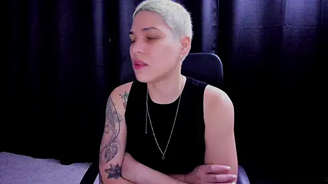Snapshot of Charlee_pink chatting on September 19, 2025, 2:04 am Charlee pink online show from September 19, 2025, 2:04 am