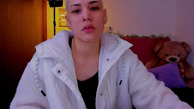 Snapshot of Charlee_pink chatting on April 5, 2026, 2:57 pm Charlee pink online show from April 5, 2026, 2:57 pm