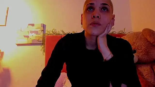 Snapshot of Charlee_pink chatting on March 16, 2026, 11:40 pm Charlee pink online show from March 16, 2026, 11:40 pm