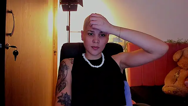 Snapshot of Charlee_pink chatting on April 15, 2026, 3:56 am Charlee pink online show from April 15, 2026, 3:56 am