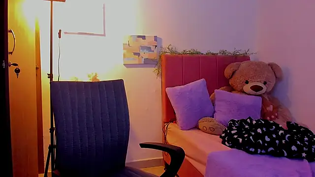 Snapshot of Charlee_pink chatting on March 24, 2026, 7:36 pm Charlee pink online show from March 24, 2026, 7:36 pm