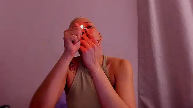 Snapshot of Charlee_pink chatting on February 17, 2026, 2:42 am Charlee pink online show from February 17, 2026, 2:42 am