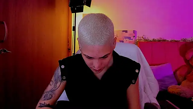 Snapshot of Charlee_pink chatting on April 8, 2026, 5:58 pm Charlee pink online show from April 8, 2026, 5:58 pm