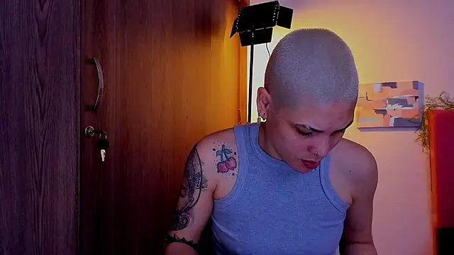 Snapshot of Charlee_pink chatting on March 18, 2026, 6:42 pm Charlee pink online show from March 18, 2026, 6:42 pm