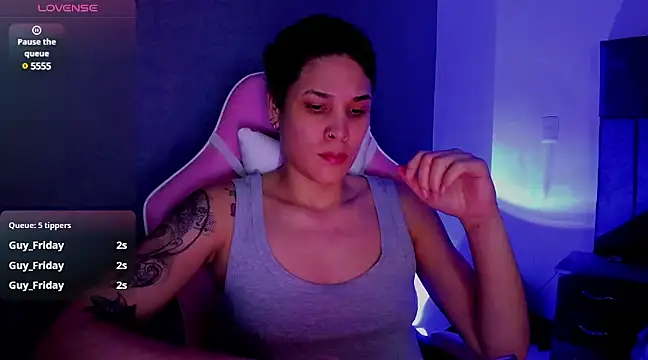 Snapshot of Charlee_pink chatting on March 16, 2025, 3:36 am Charlee pink online show from March 16, 2025, 3:36 am