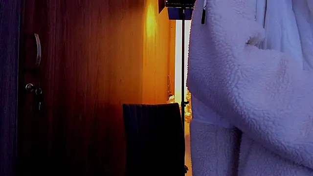 Snapshot of Charlee_pink chatting on March 18, 2026, 2:26 am Charlee pink online show from March 18, 2026, 2:26 am