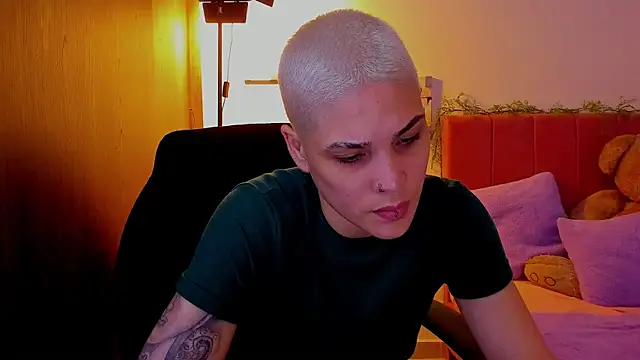 Snapshot of Charlee_pink chatting on April 1, 2026, 3:41 am Charlee pink online show from April 1, 2026, 3:41 am