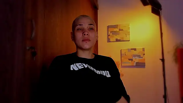 Snapshot of Charlee_pink chatting on March 12, 2026, 5:50 pm Charlee pink online show from March 12, 2026, 5:50 pm