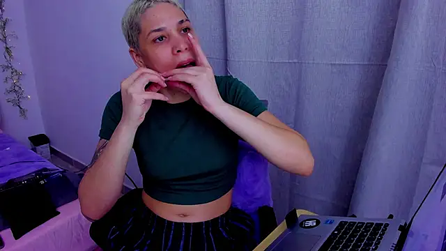 Snapshot of Charlee_pink chatting on September 23, 2025, 1:01 am Charlee pink online show from September 23, 2025, 1:01 am