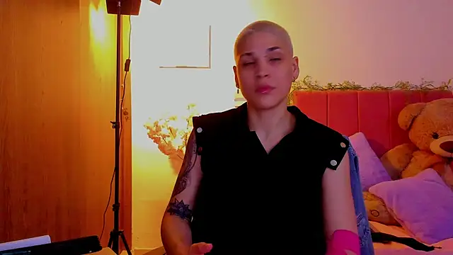 Snapshot of Charlee_pink chatting on March 22, 2026, 8:27 am Charlee pink online show from March 22, 2026, 8:27 am