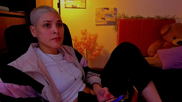 Snapshot of Charlee_pink chatting on April 6, 2026, 5:08 am Charlee pink online show from April 6, 2026, 5:08 am