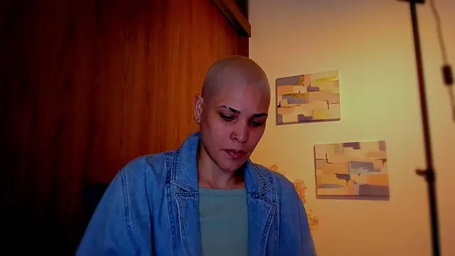 Snapshot of Charlee_pink chatting on March 9, 2026, 7:06 pm Charlee pink online show from March 9, 2026, 7:06 pm