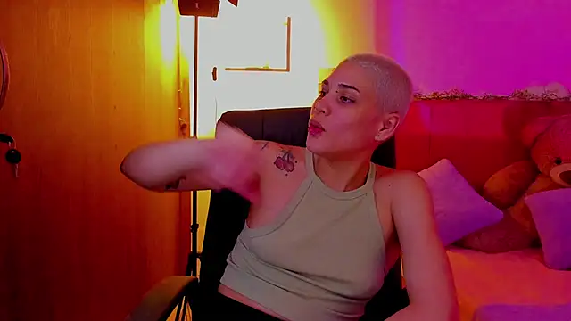 Snapshot of Charlee_pink chatting on March 28, 2026, 10:05 am Charlee pink online show from March 28, 2026, 10:05 am