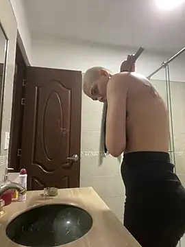 Snapshot of Charlee_pink chatting on April 12, 2026, 10:13 pm Charlee pink online show from April 12, 2026, 10:13 pm