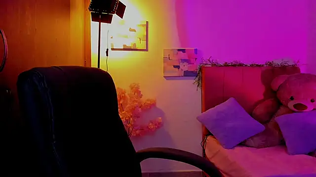 Snapshot of Charlee_pink chatting on March 27, 2026, 10:00 pm Charlee pink online show from March 27, 2026, 10:00 pm